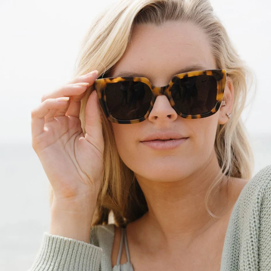 Soek Sunnies Harper Honey Tort
