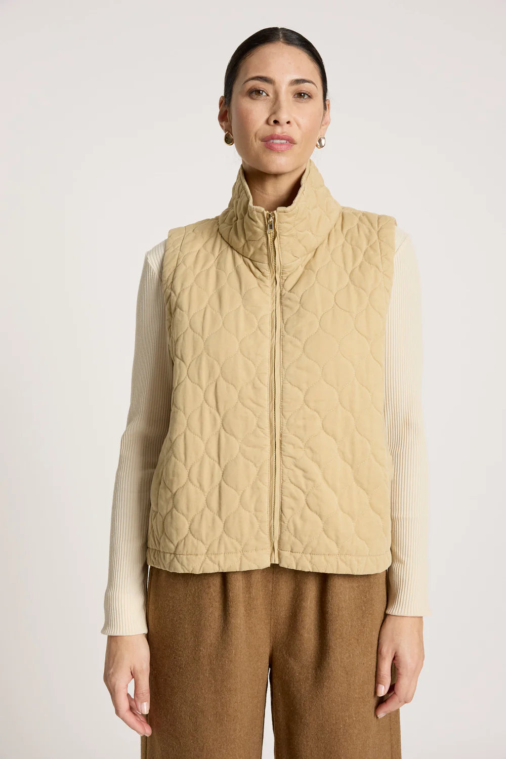 Eb & Ive Sansi Quilted Crop Vest Dune