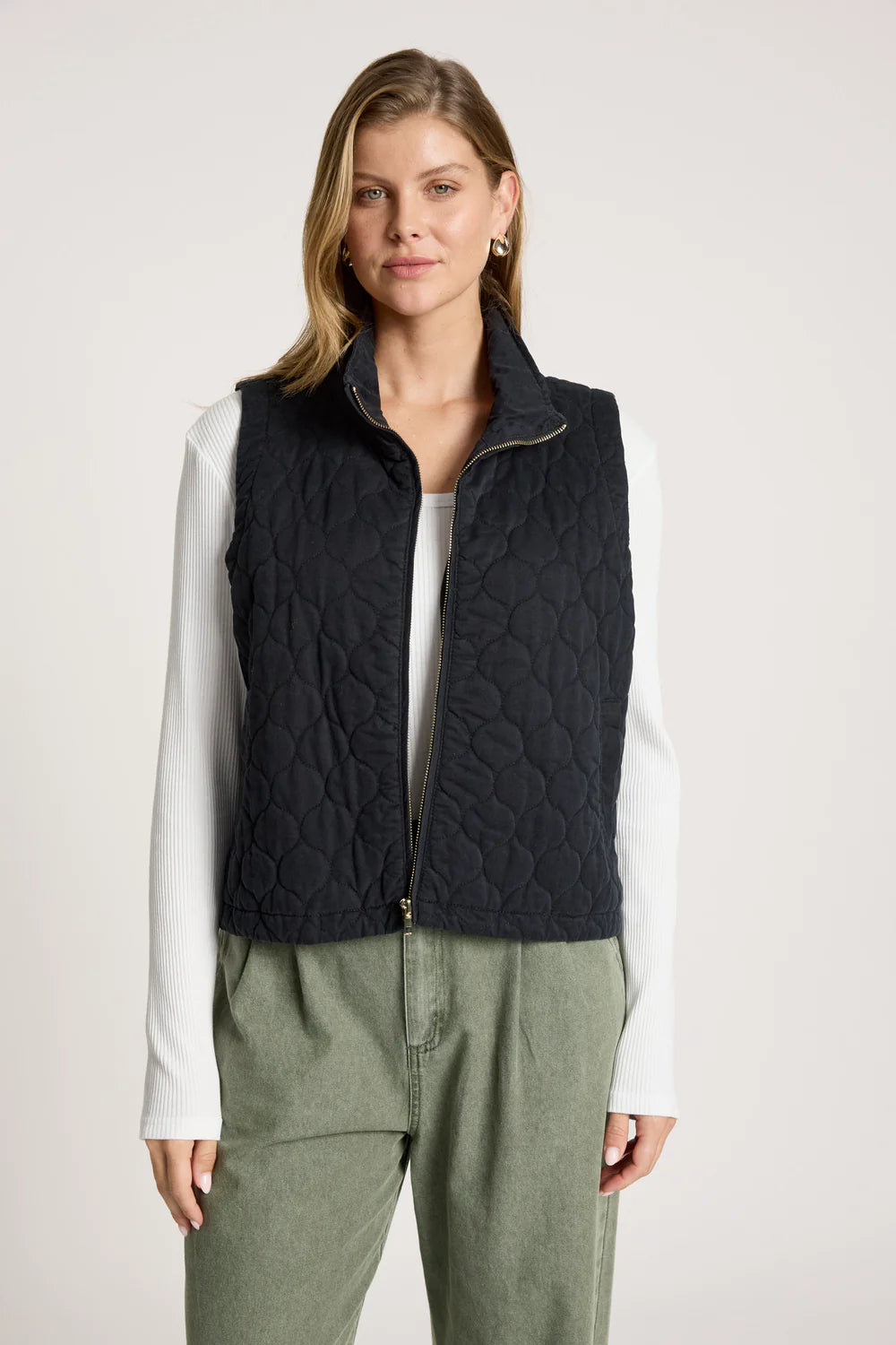 Eb & Ive Sansi Quilted Crop Vest Black
