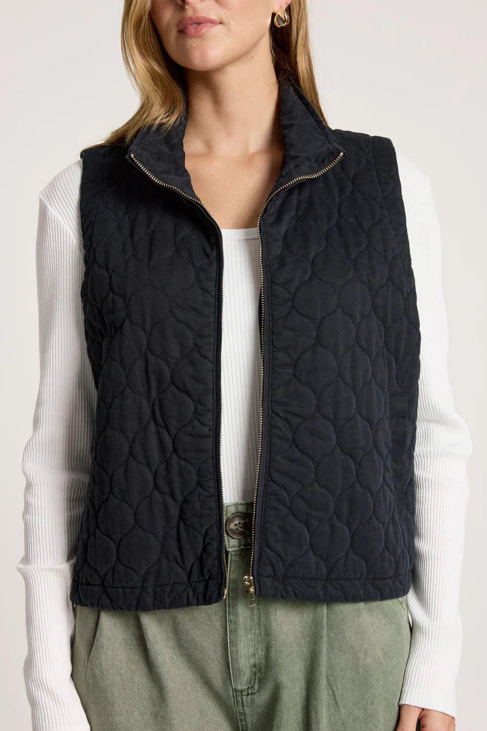 Eb & Ive Sansi Quilted Crop Vest Black