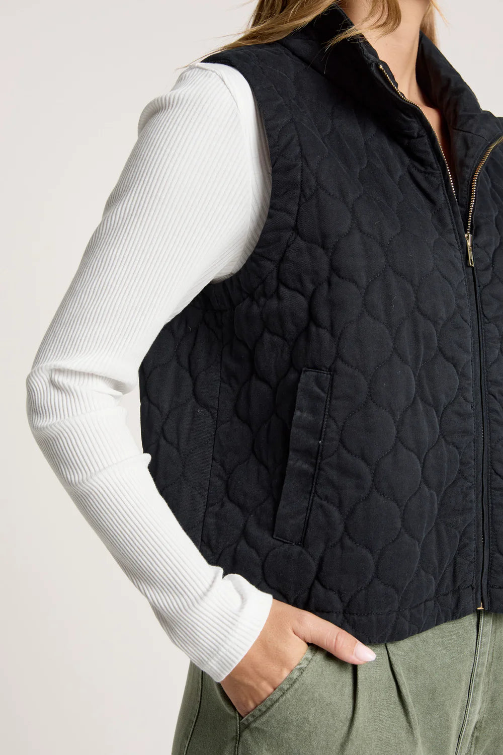 Eb & Ive Sansi Quilted Crop Vest Black