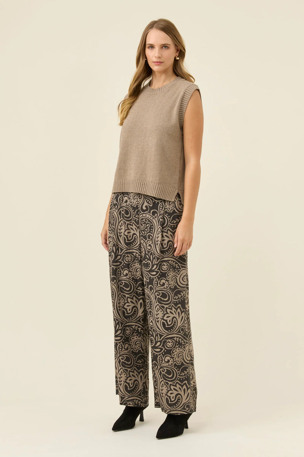 IOM Darby Knit Vest Stone