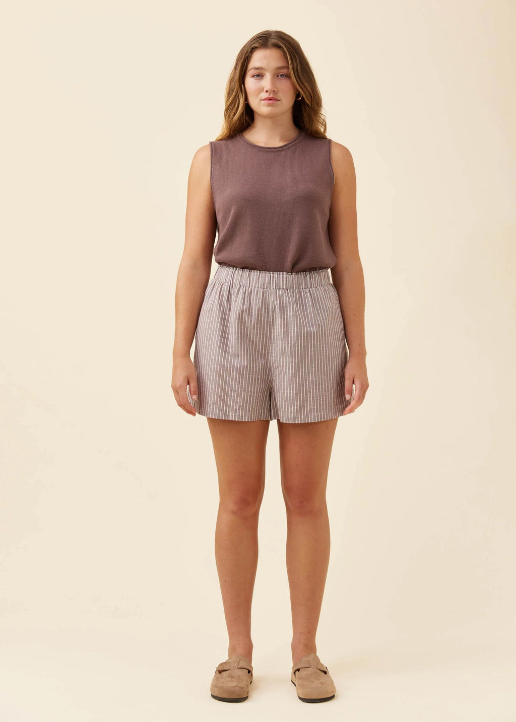 IOM Lyndell Short Taupe