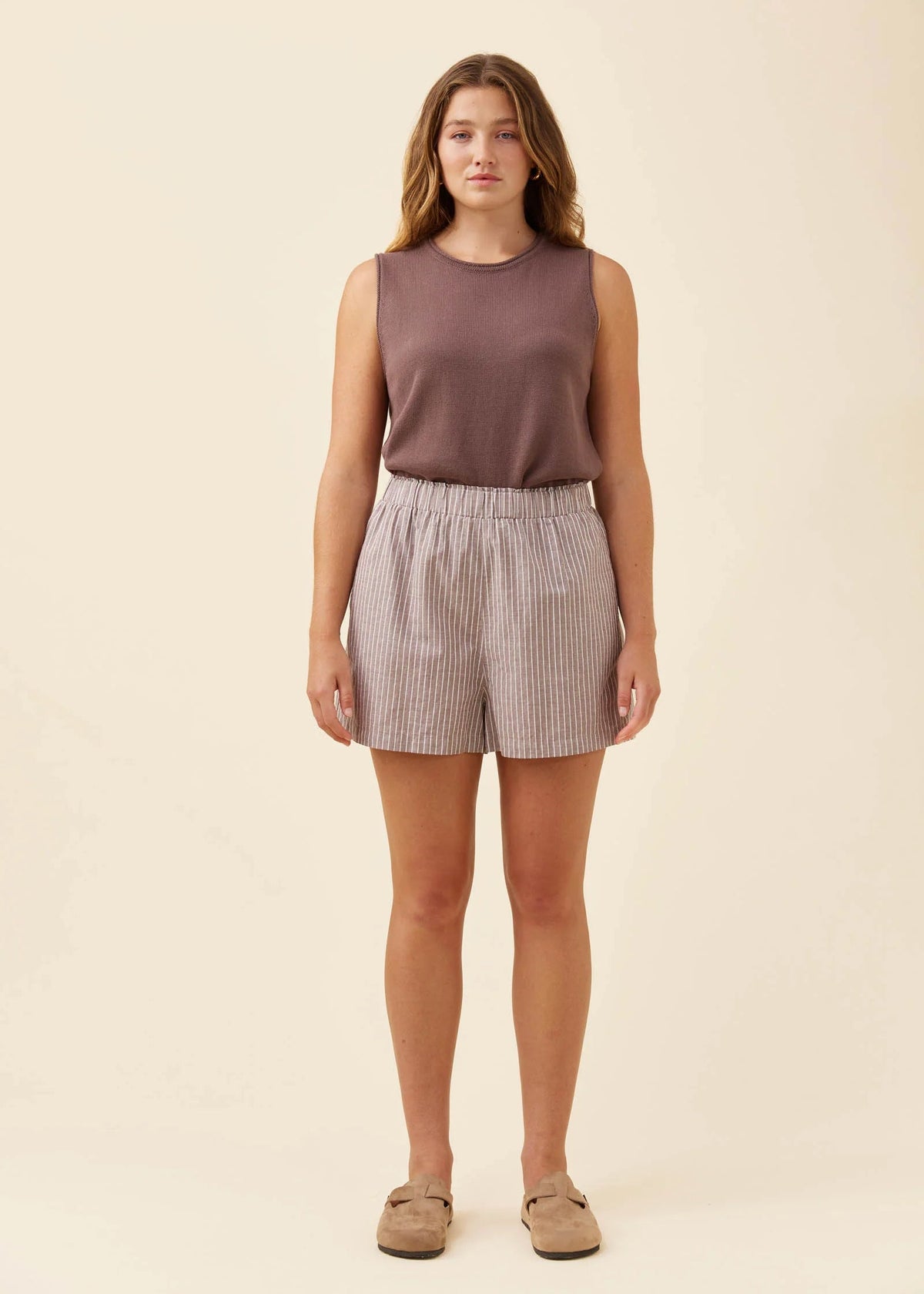 IOM Lyndell Short Taupe