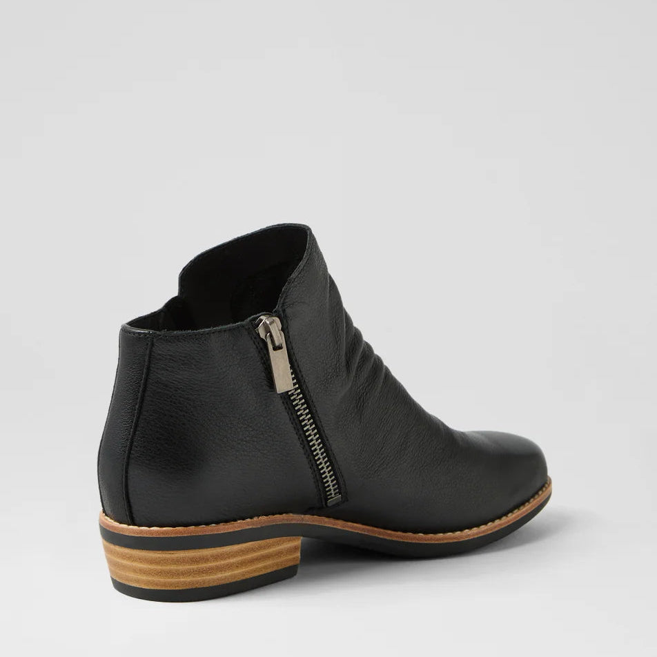 D & J Lankin Black