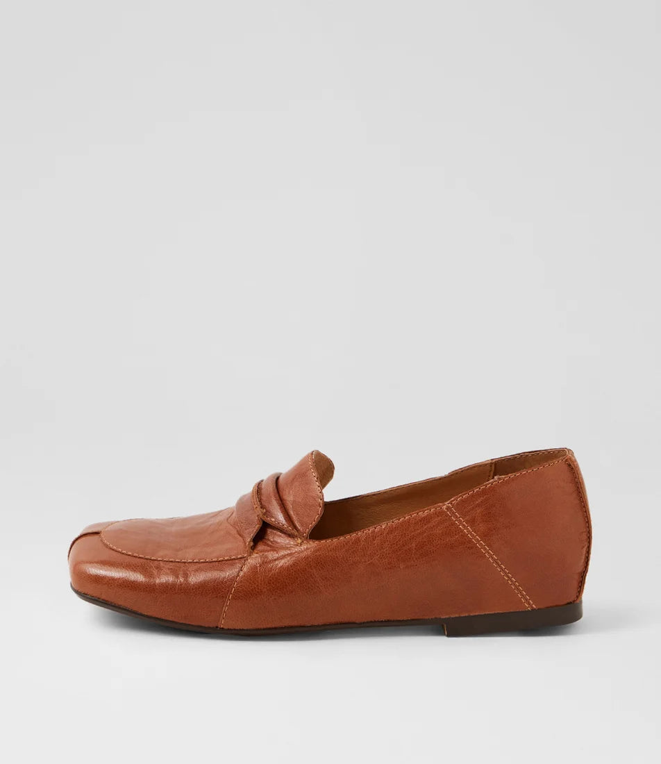 D & J Adonai Loafers Cognac
