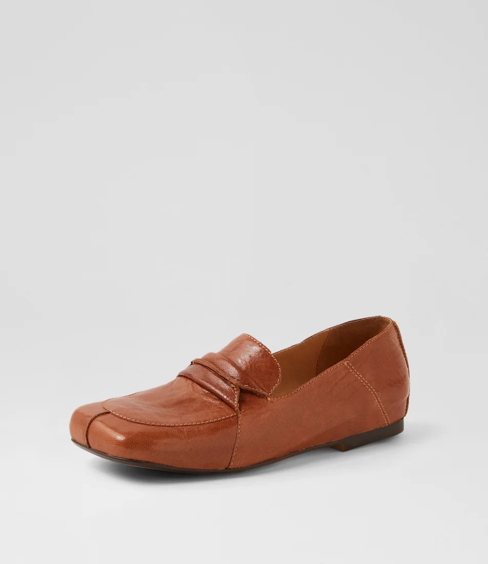 D & J Adonai Loafers Cognac