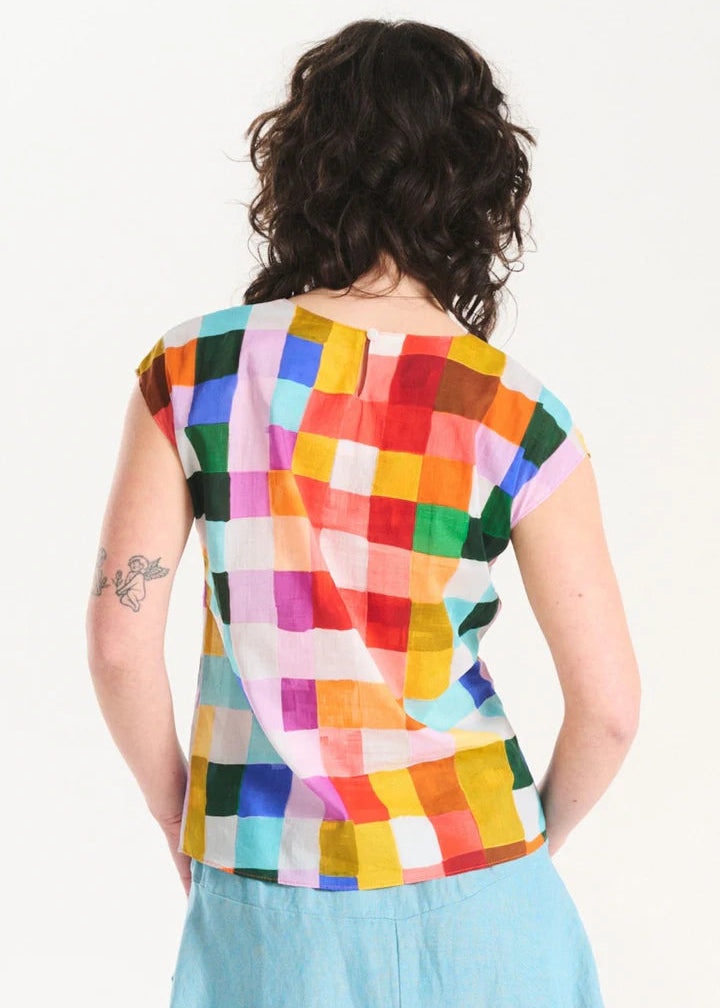 Olga Tessera Tee Medina