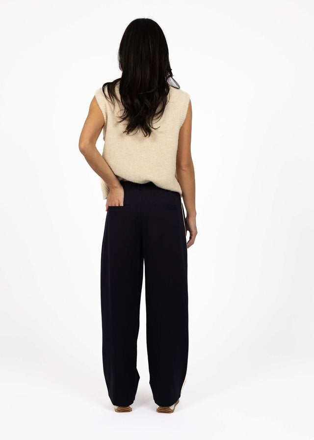 Humidity Monet Vest Cream