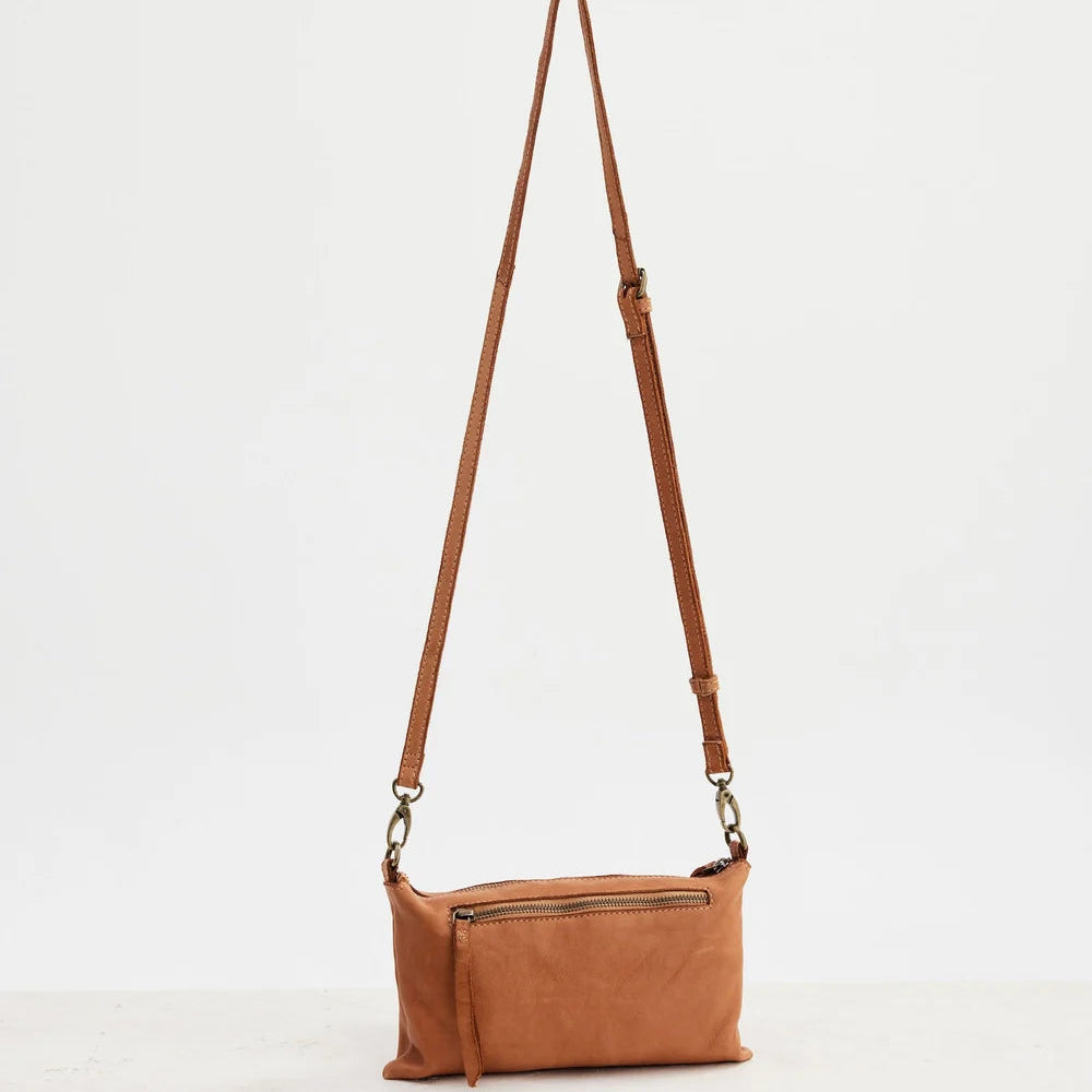 Juju & Co Monterey Crossbody Tan