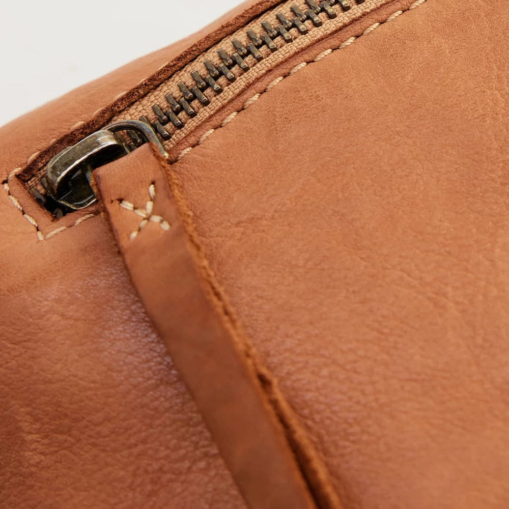 Juju & Co Monterey Crossbody Tan